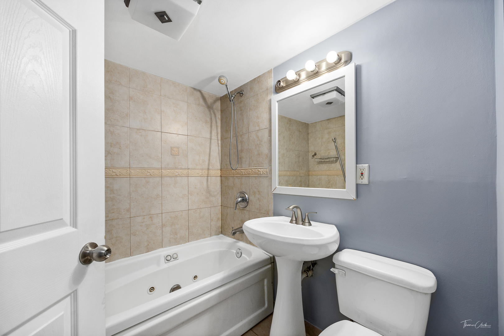 5142 W Nelson Street #1, Chicago, IL 60641