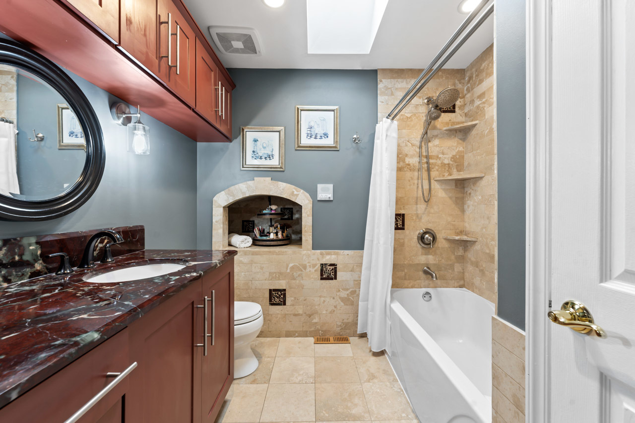 1820 Azalea Lane, Mount Prospect, IL 60056