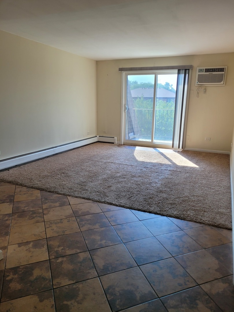 277 Shorewood Drive #2A, Glendale Heights, IL 60139