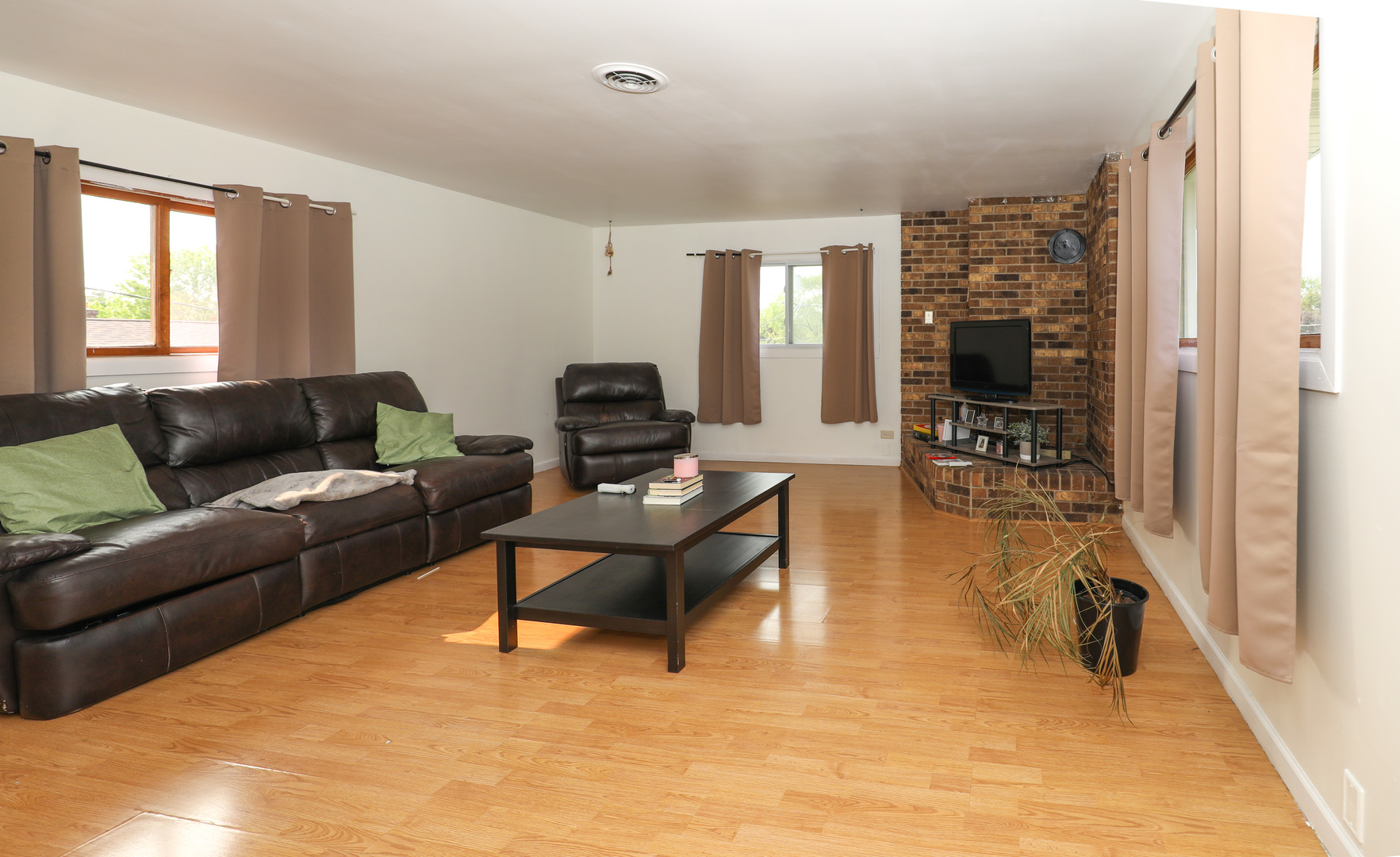 18557 W Country Lane, Grayslake, IL 60030