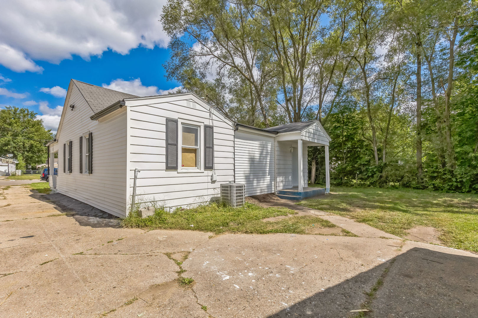 313 Grand Boulevard, Loves Park, IL 61111