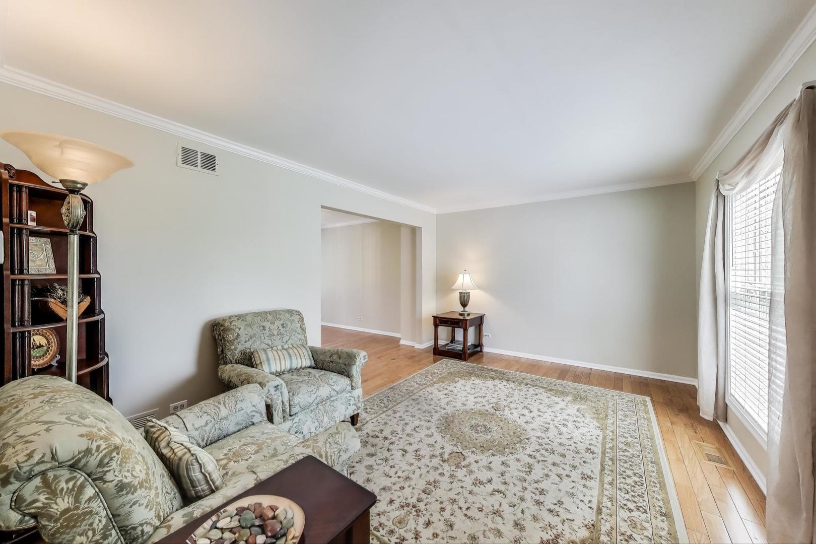 744 Edelweiss Drive, Lake Zurich, IL 60047