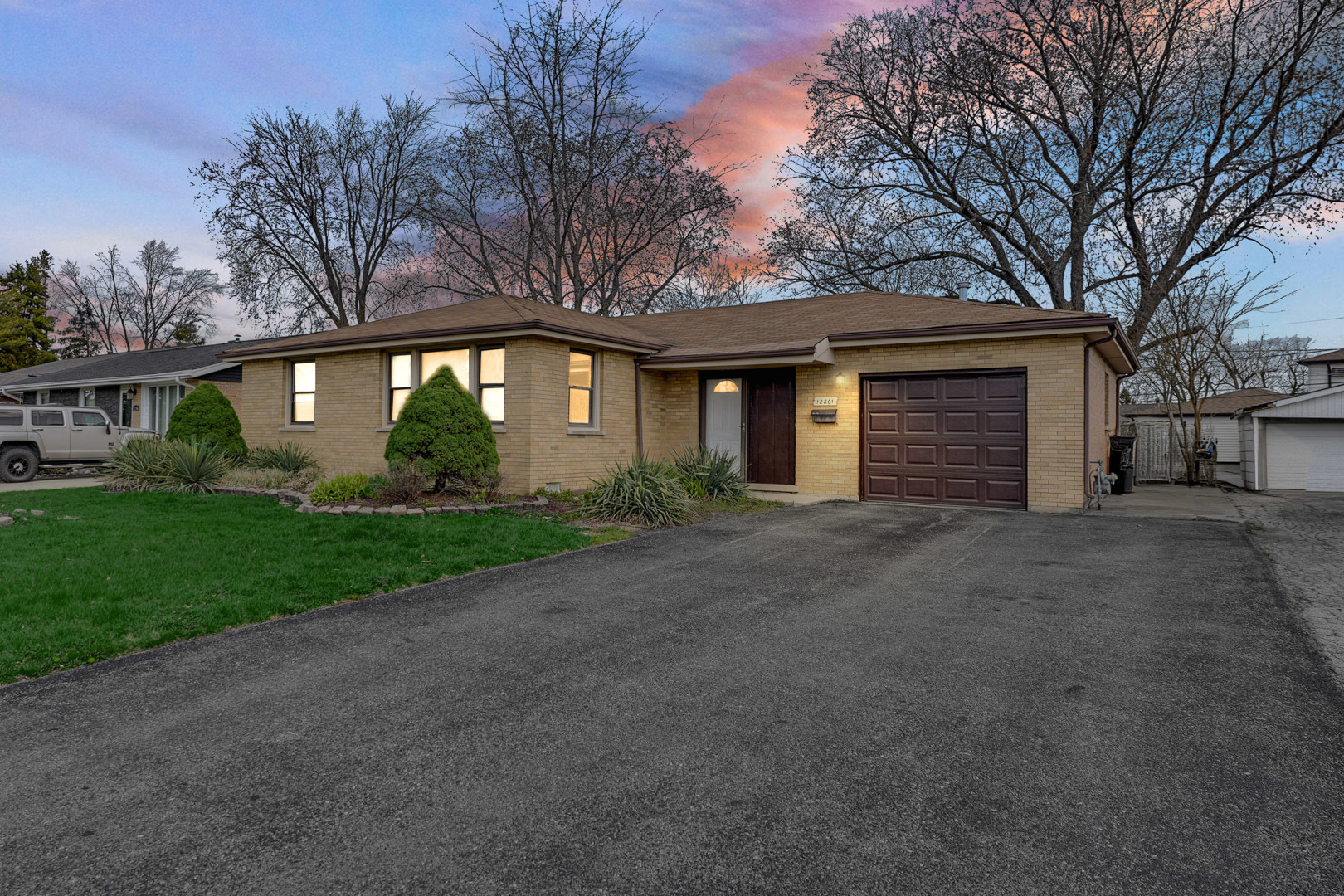 12801 W Playfield Drive, Crestwood, IL 60418