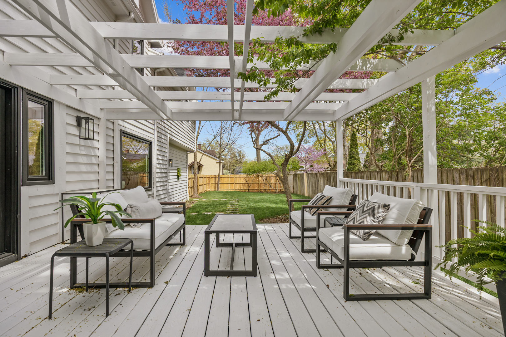 304 S 6th Avenue, St. Charles, IL 60174