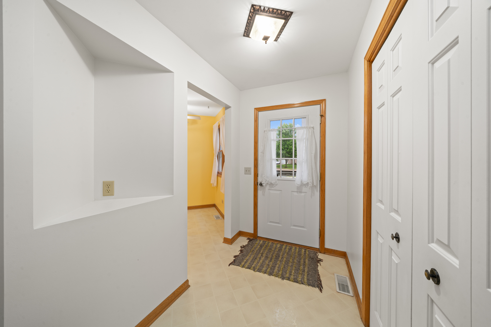 471 W Miller Avenue, Hinckley, IL 60520