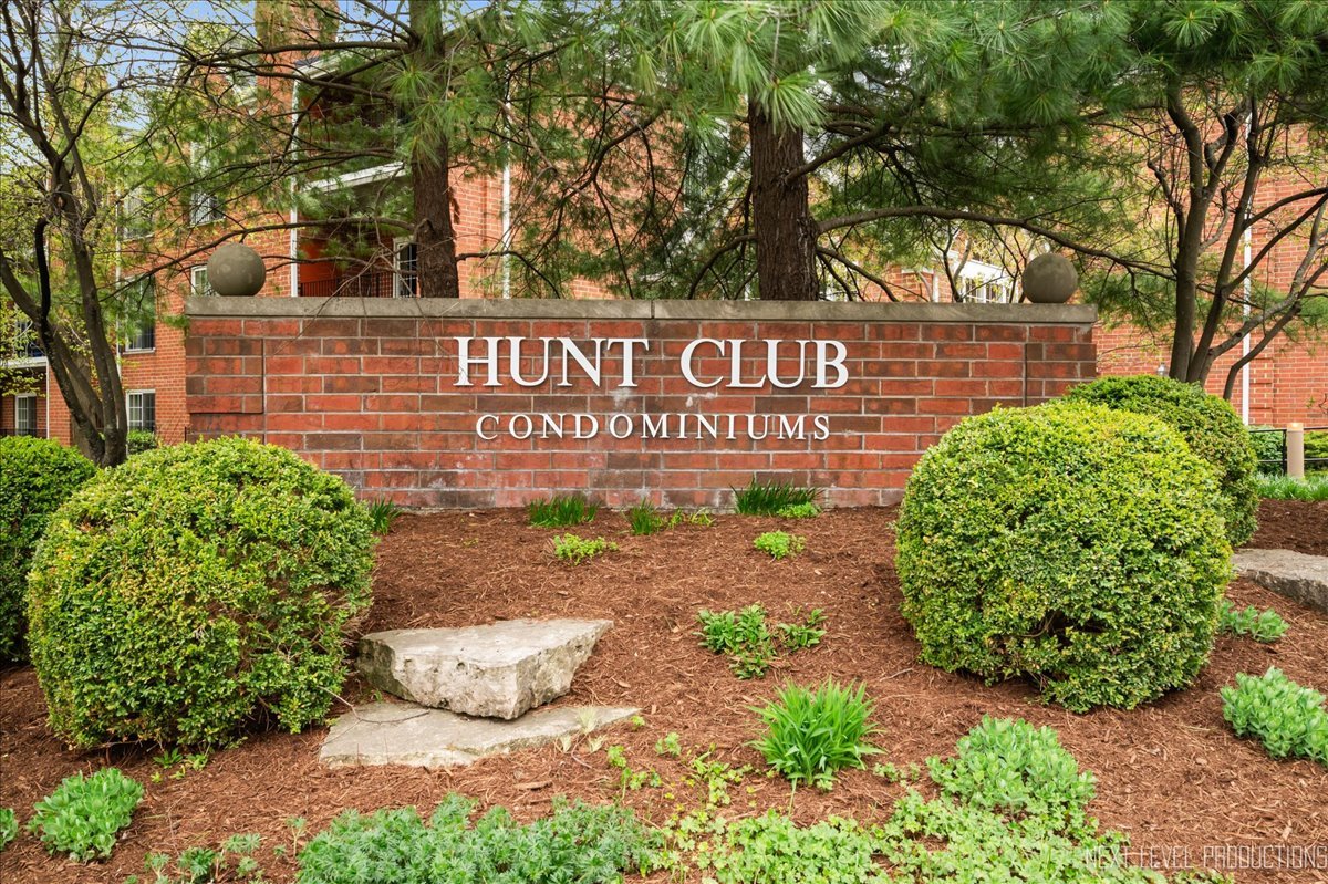 187 Hunt Club Drive #187, St. Charles, IL 60174