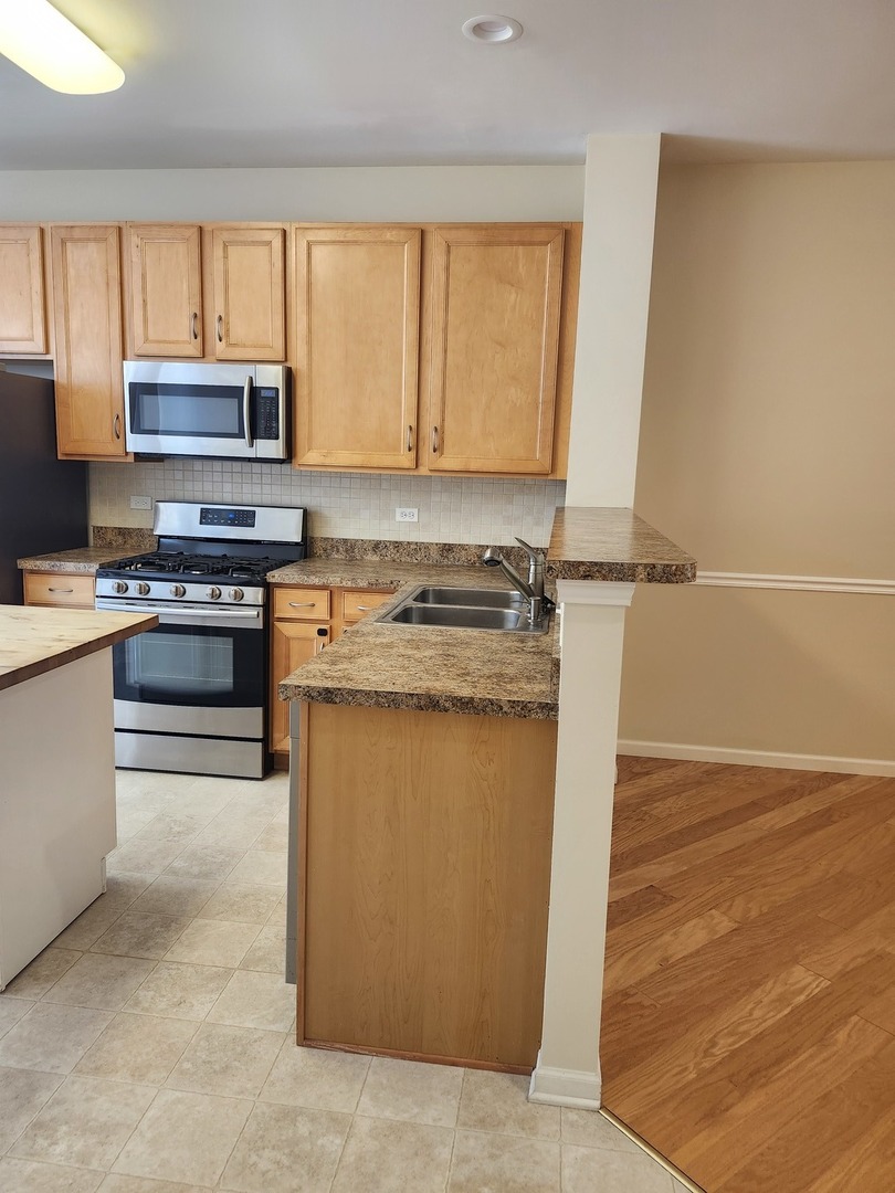 228 STATION PARK Circle, Grayslake, IL 60030