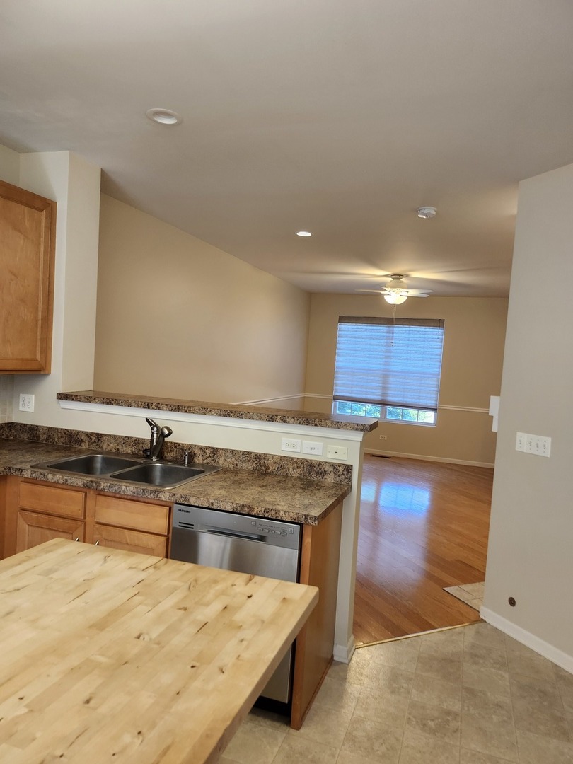 228 STATION PARK Circle, Grayslake, IL 60030