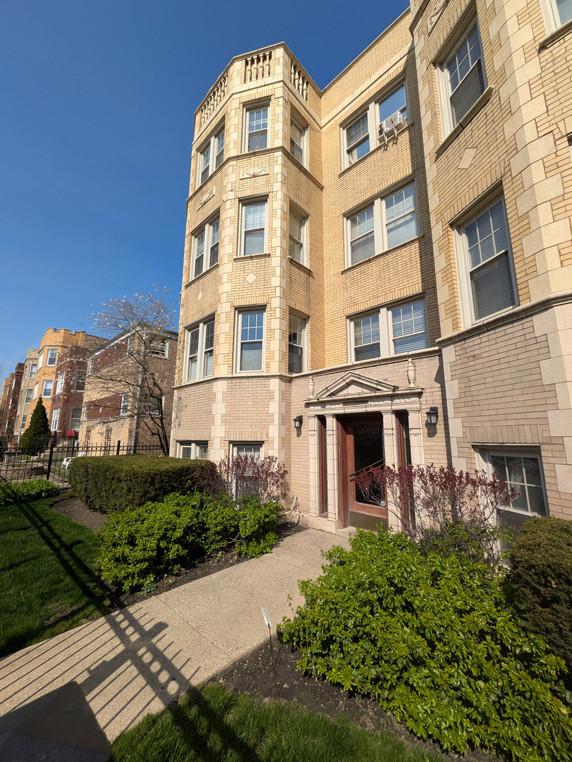 6205 N Oakley Avenue #1, Chicago, IL 60659
