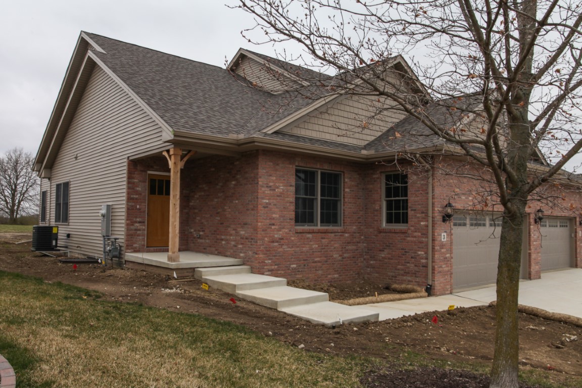 3 St. Ivans Circle, Bloomington, IL 61705