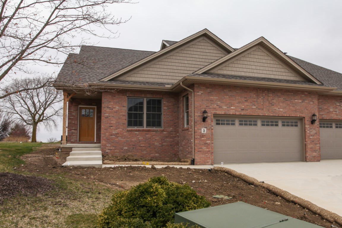 3 St. Ivans Circle, Bloomington, IL 61705