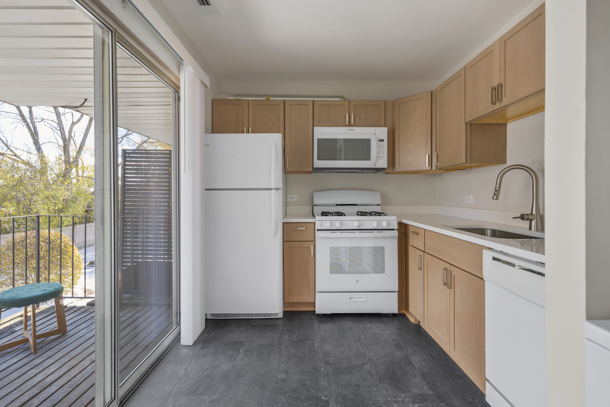 86 Gant Circle #F, Streamwood, IL 60107