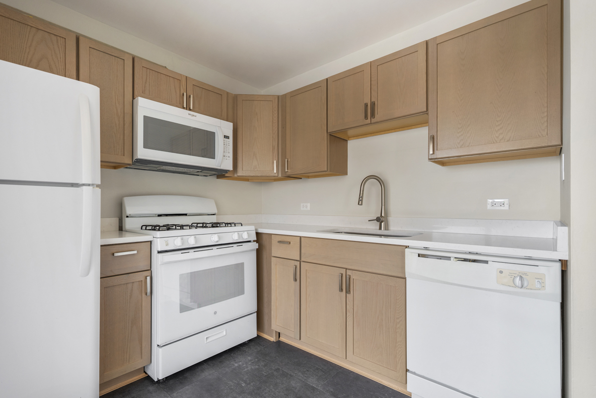 86 Gant Circle #F, Streamwood, IL 60107