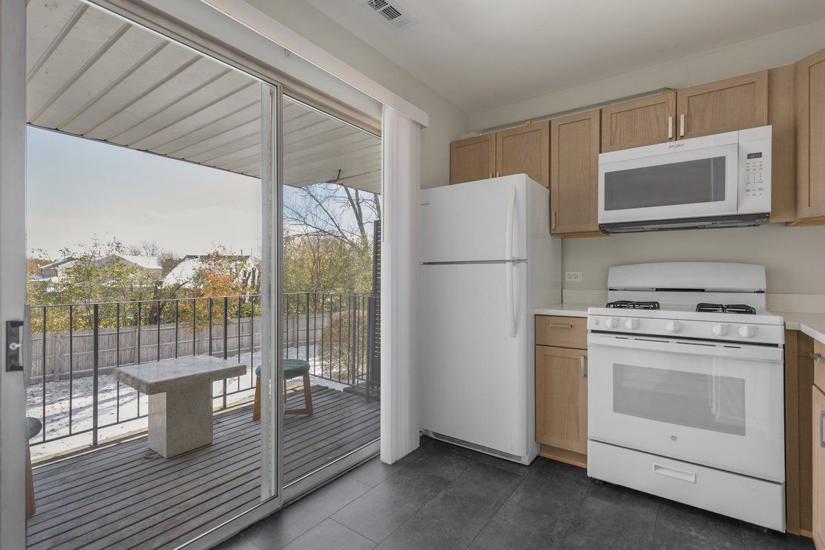 86 Gant Circle #F, Streamwood, IL 60107