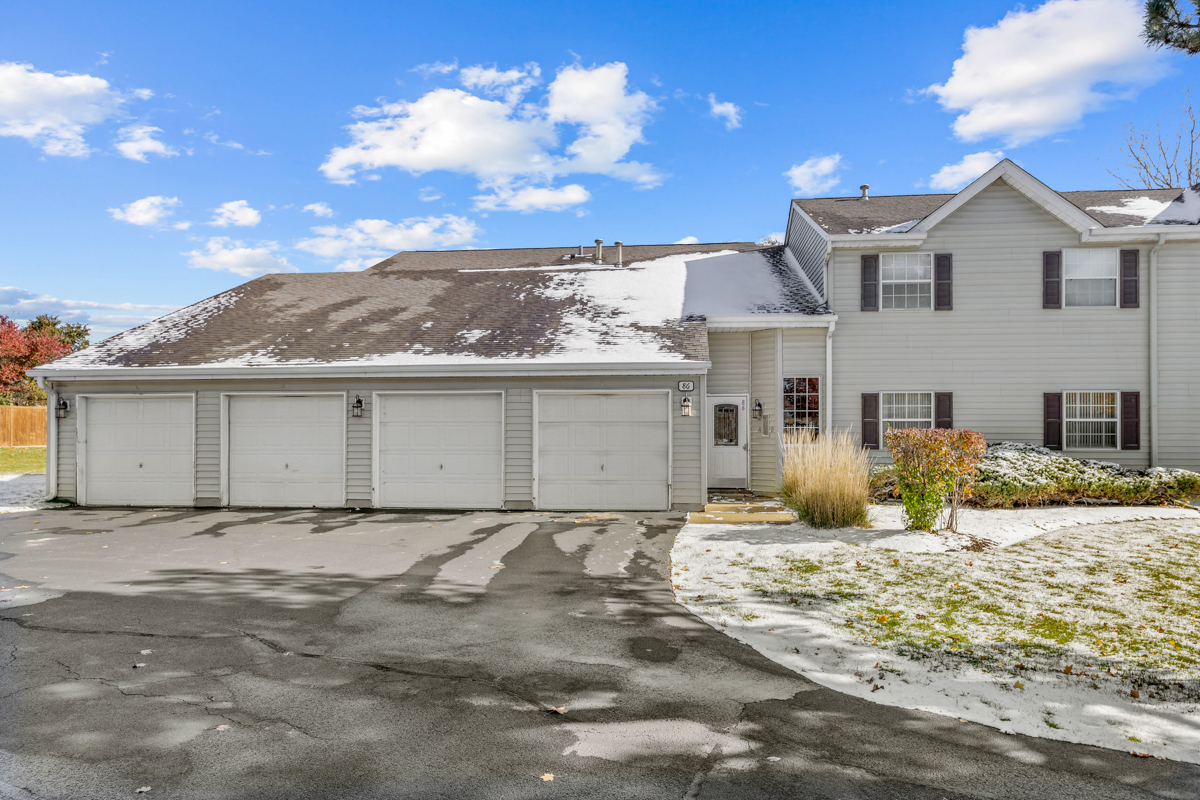 86 Gant Circle #F, Streamwood, IL 60107