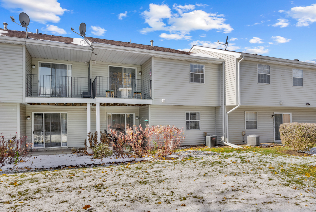 86 Gant Circle #F, Streamwood, IL 60107