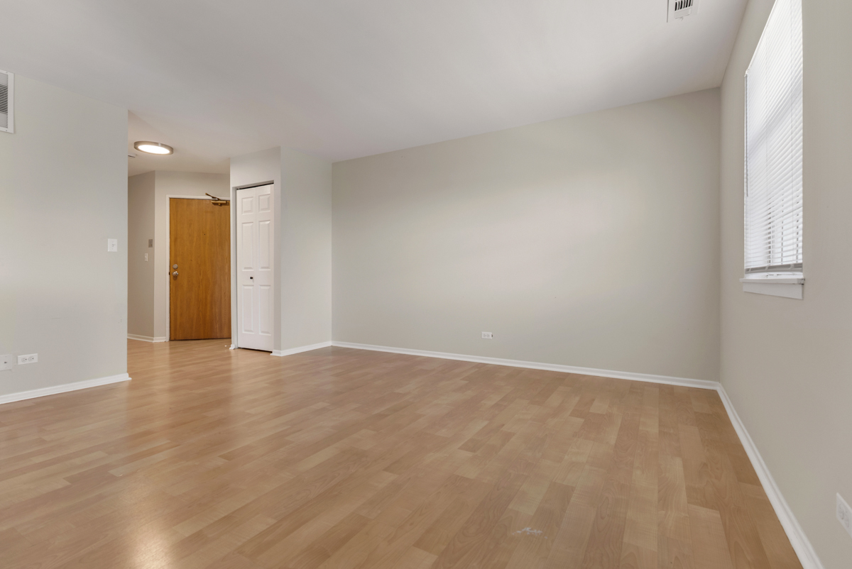 86 Gant Circle #F, Streamwood, IL 60107