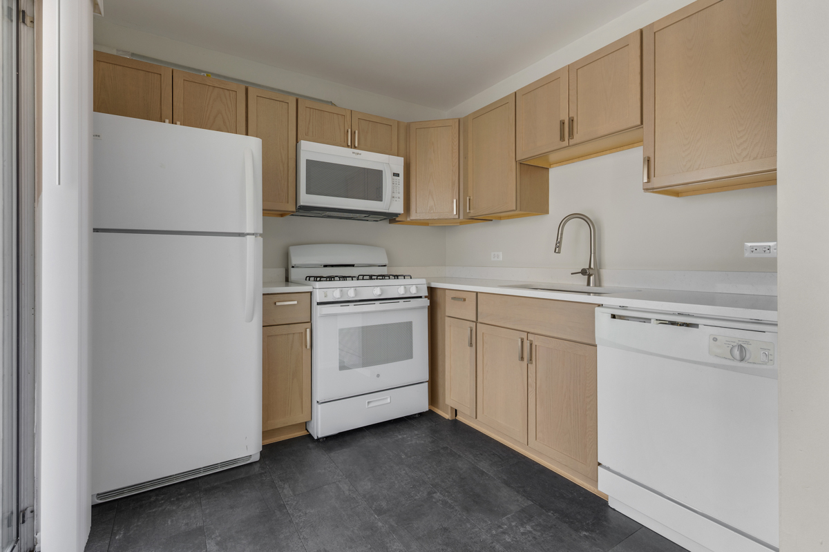 86 Gant Circle #F, Streamwood, IL 60107