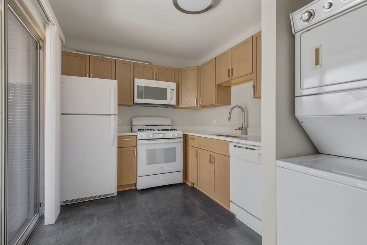 86 Gant Circle #F, Streamwood, IL 60107