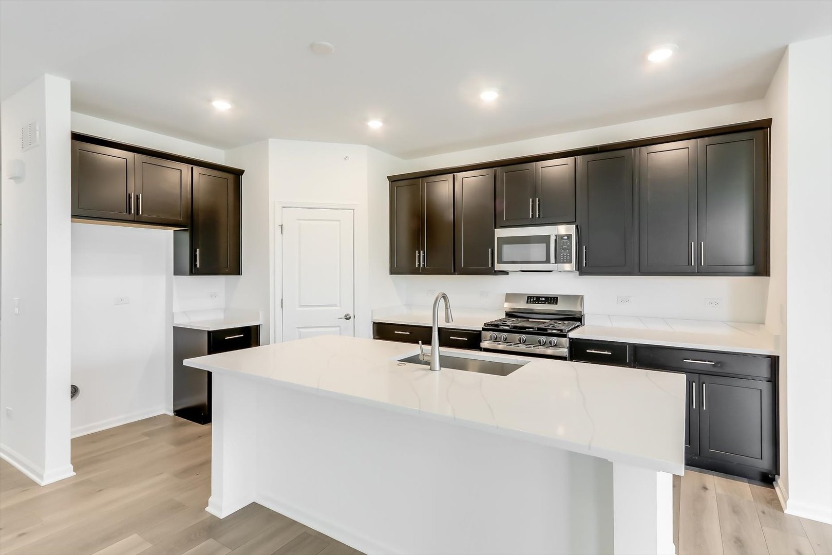 3 Harborside Way, Hawthorn Woods, IL 60047