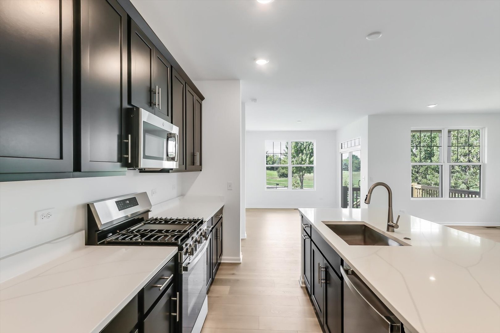 3 Harborside Way, Hawthorn Woods, IL 60047