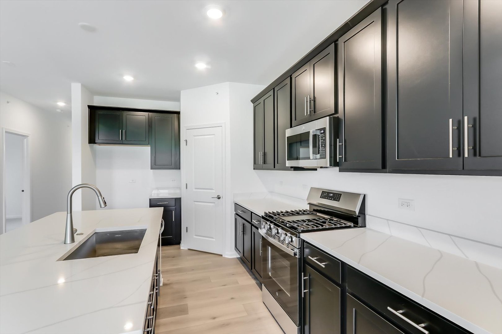 3 Harborside Way, Hawthorn Woods, IL 60047