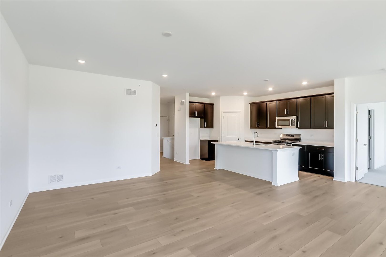 3 Harborside Way, Hawthorn Woods, IL 60047