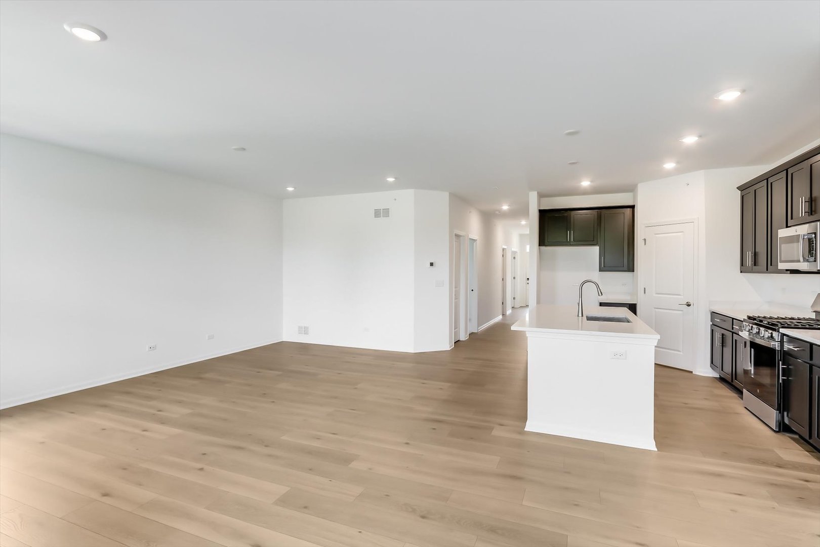 3 Harborside Way, Hawthorn Woods, IL 60047