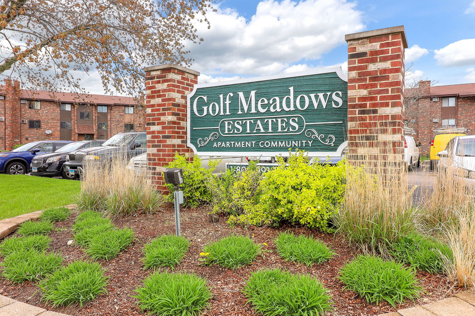 7715 Woodward Avenue, Woodridge, IL 60517