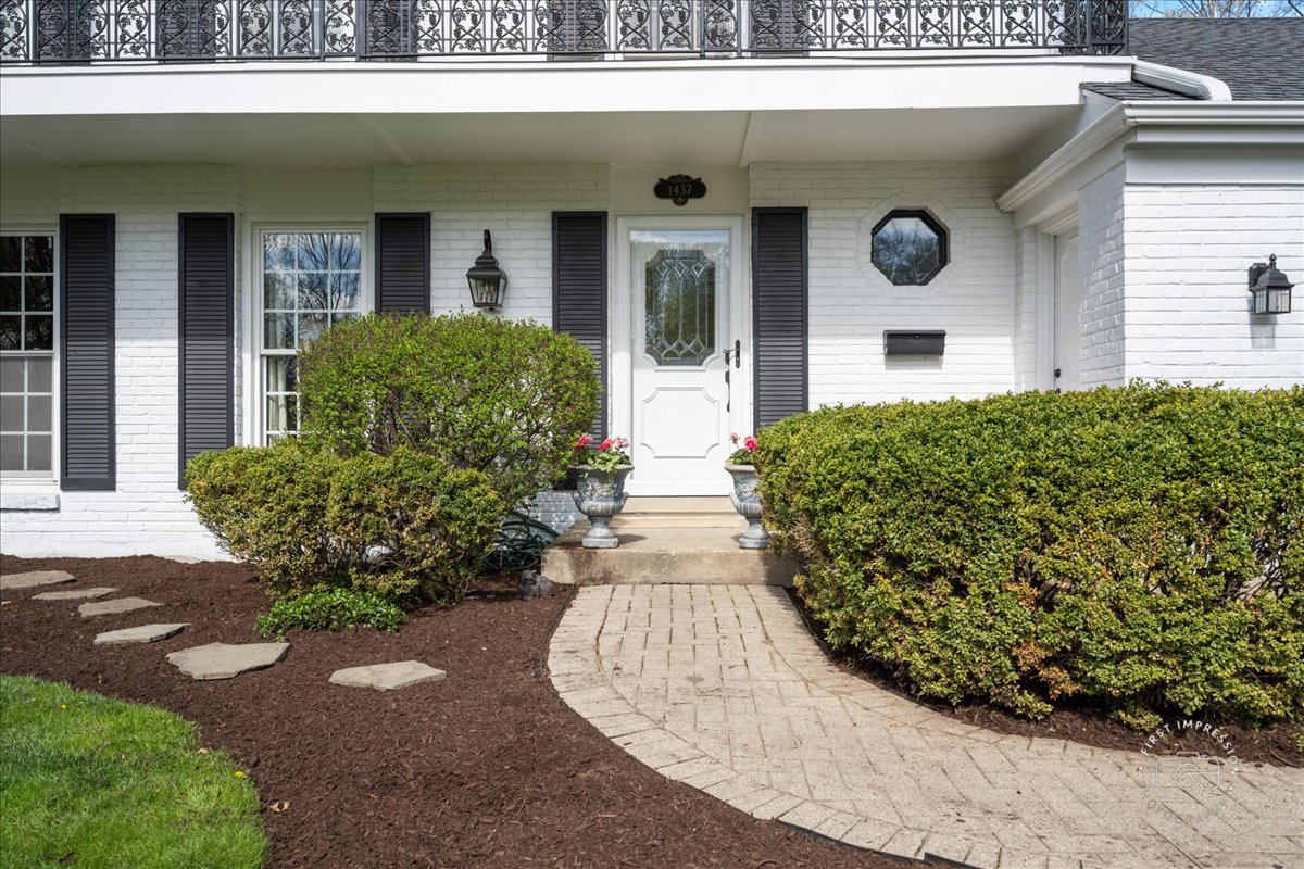 1437 Royal Saint George Drive, Naperville, IL 60563