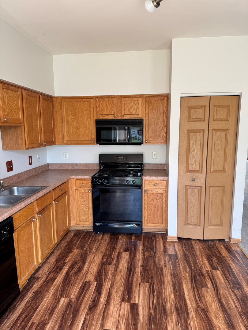 674 S SHANNON Drive #674, Romeoville, IL 60446