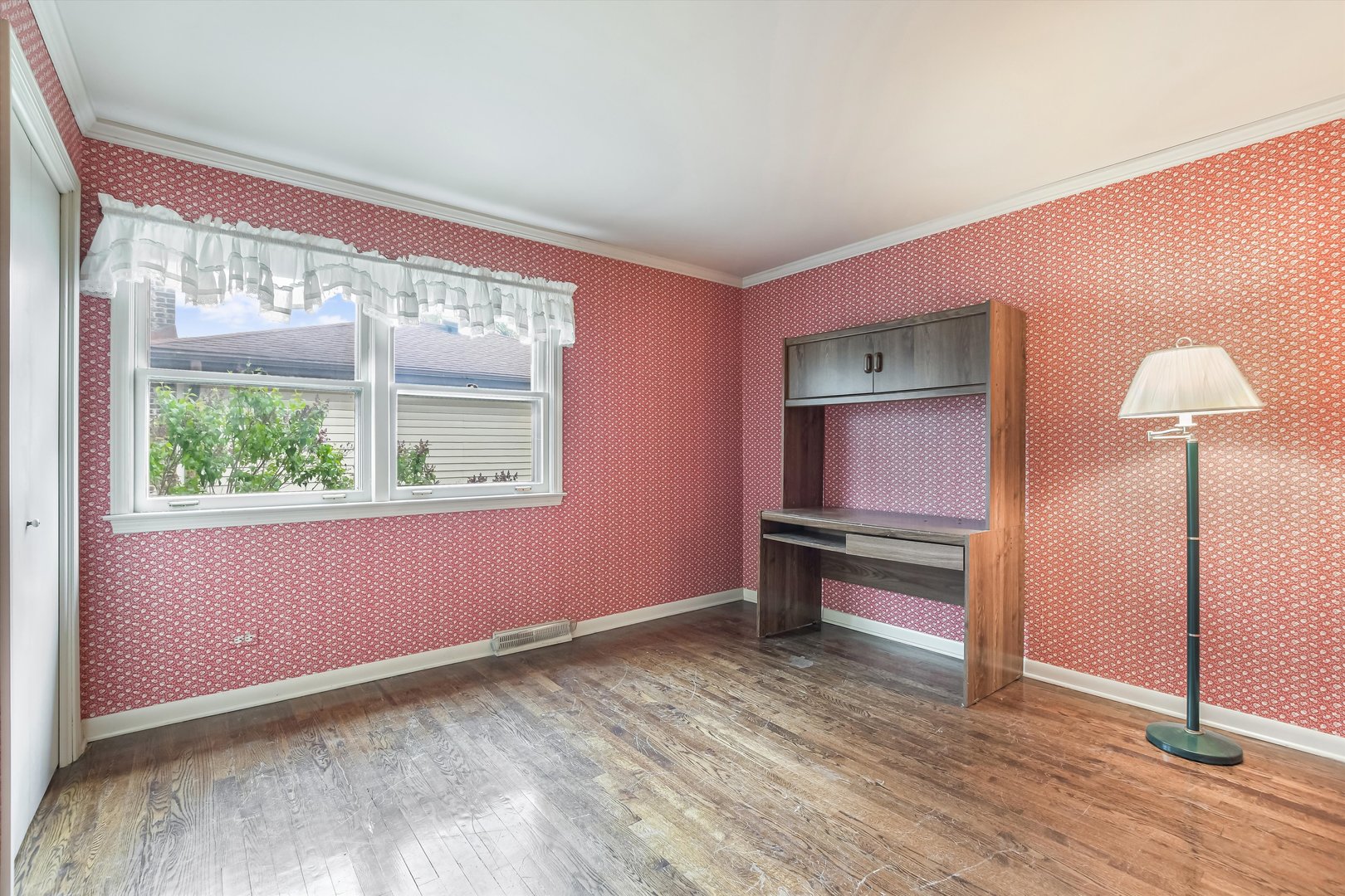 1402 N Indigo Drive, Mount Prospect, IL 60056