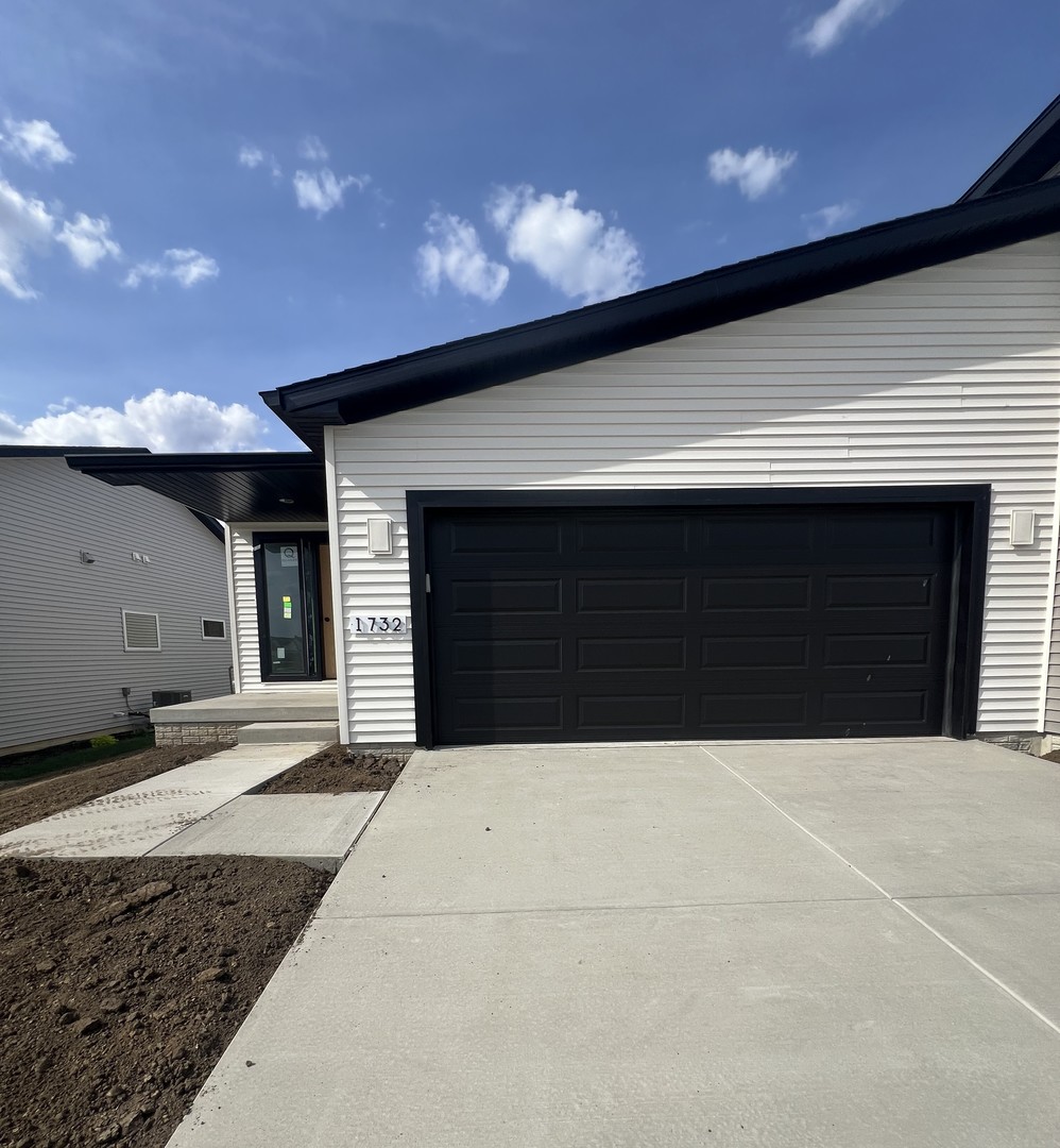 1732 Millstone Drive, Normal, IL 61761