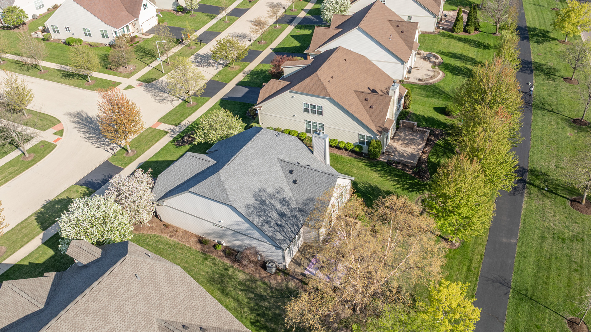 825 Canton Drive, Oswego, IL 60543