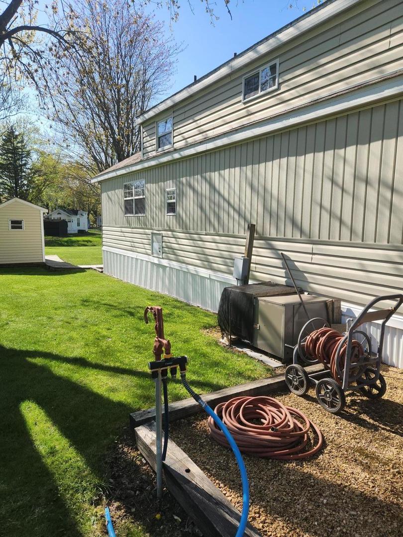 18/18 Woodhaven Lakes, Sublette, IL 61367