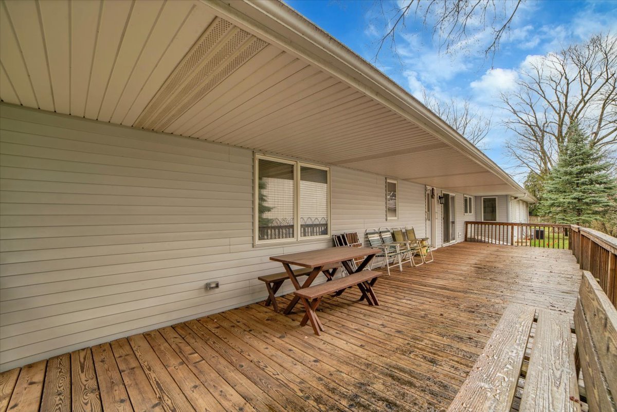 38 N Washington Street, Westmont, IL 60559