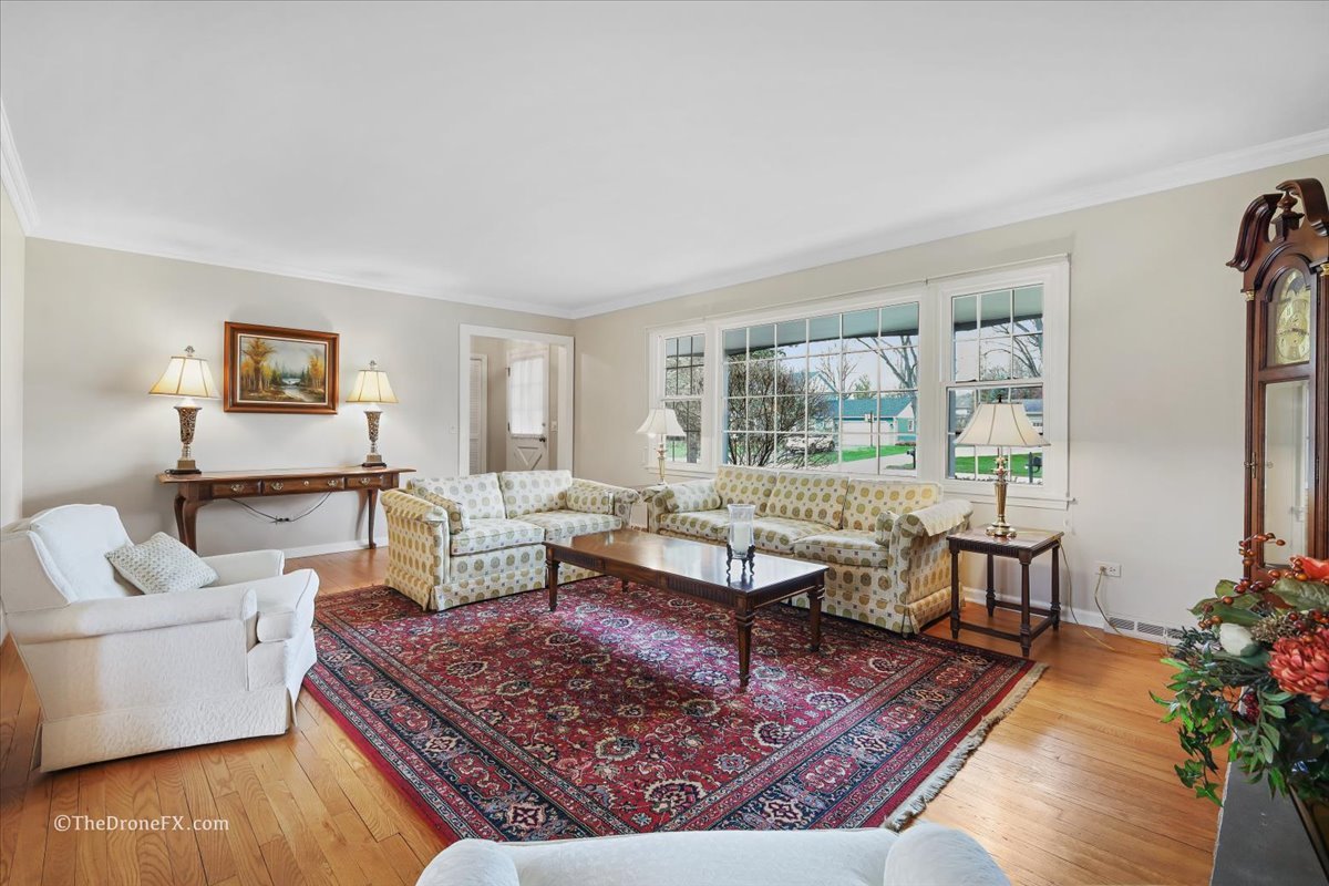 26w215 Tomahawk Drive, Wheaton, IL 60189