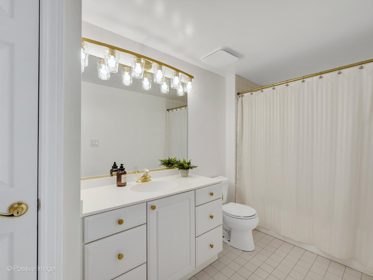 3525 Cass Court #409, Oak Brook, IL 60523