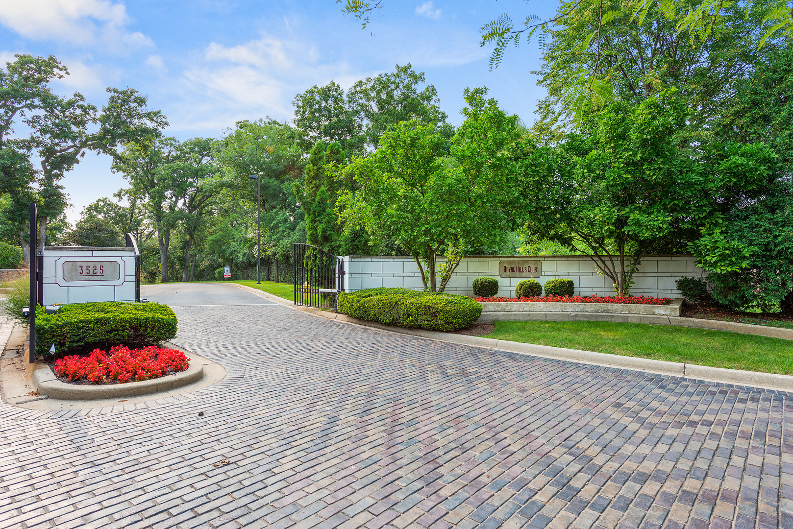 3525 Cass Court #409, Oak Brook, IL 60523