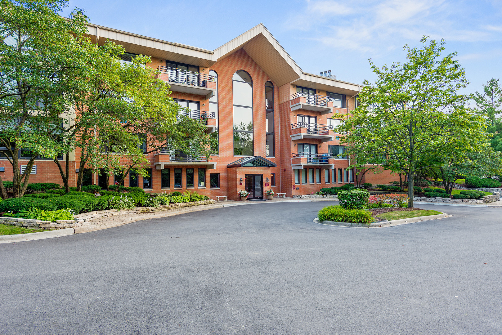 3525 Cass Court #409, Oak Brook, IL 60523