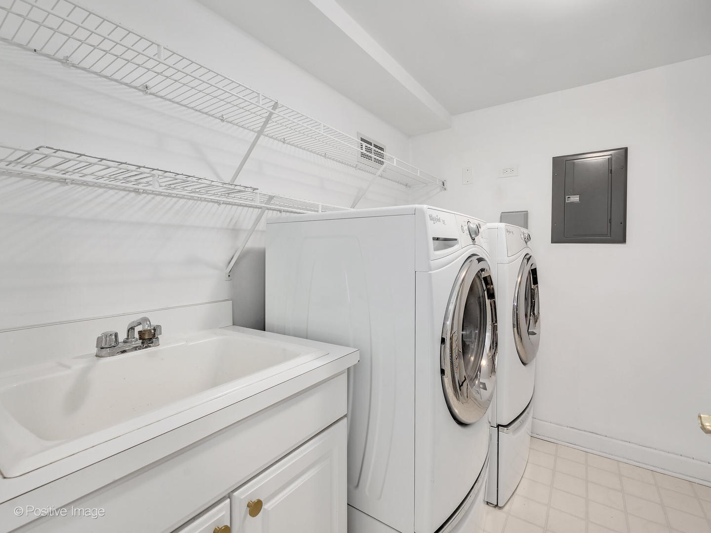 3525 Cass Court #409, Oak Brook, IL 60523