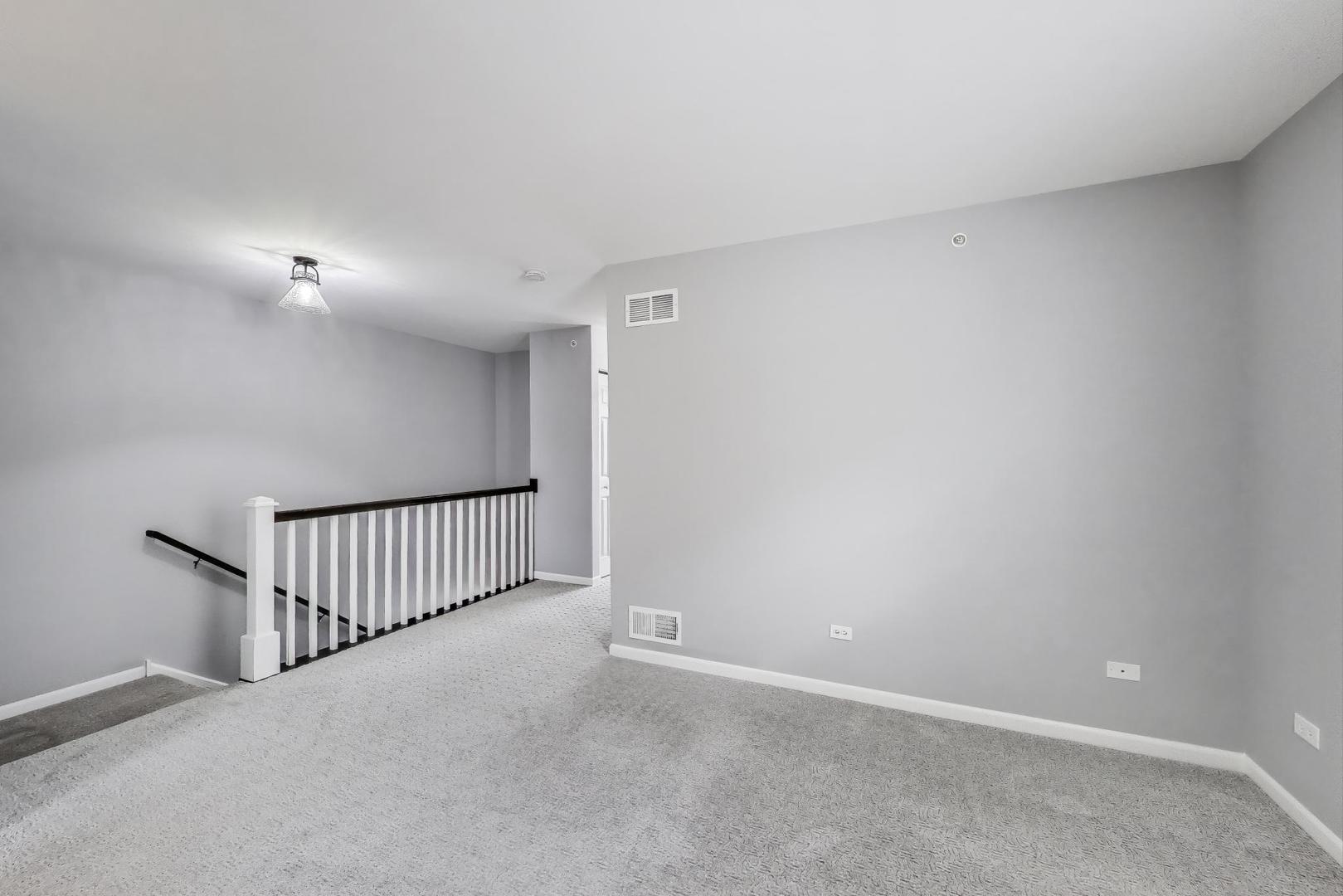 10 N Dryden Place, Arlington Heights, IL 60004