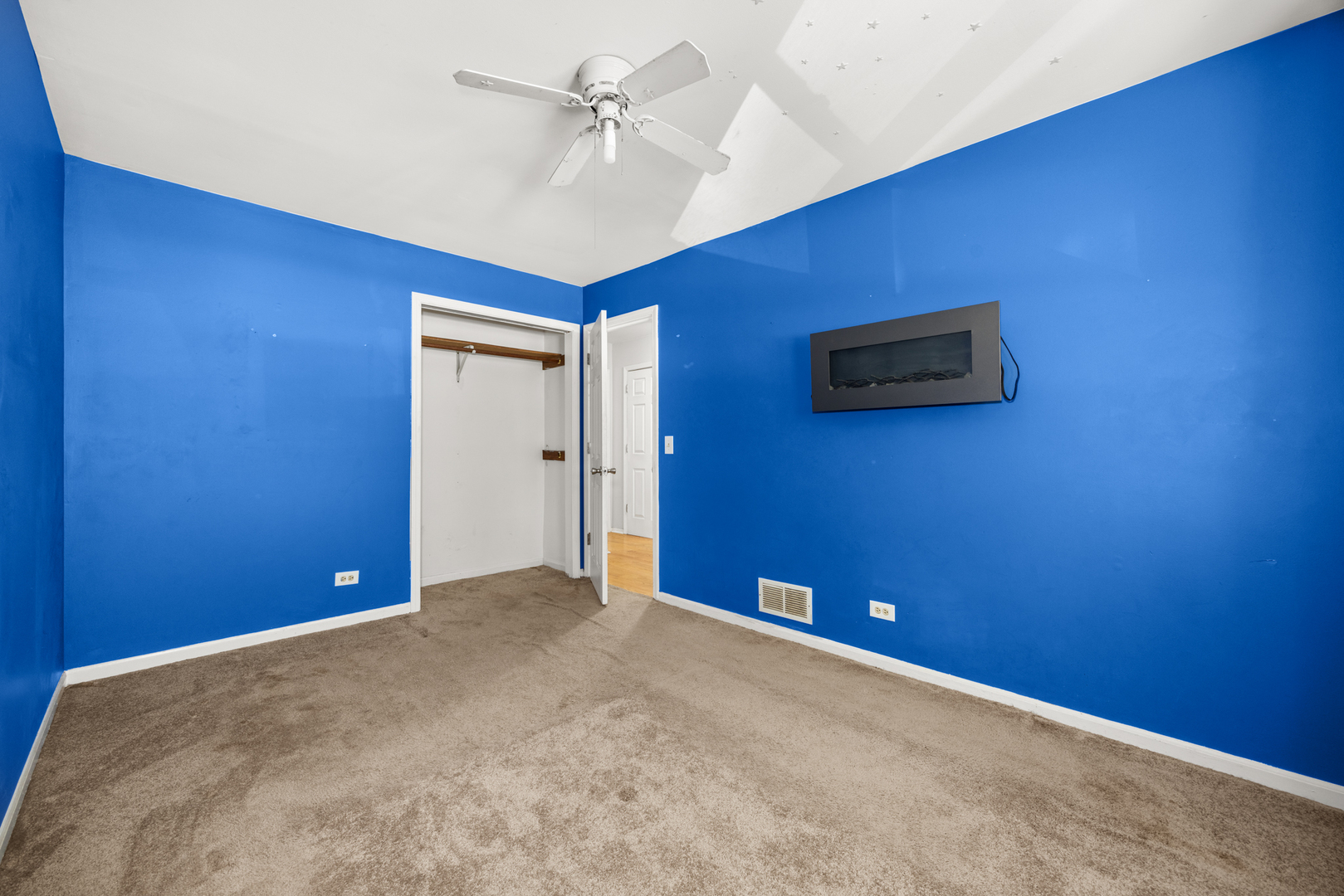 28W521 Donald Avenue, West Chicago, IL 60185