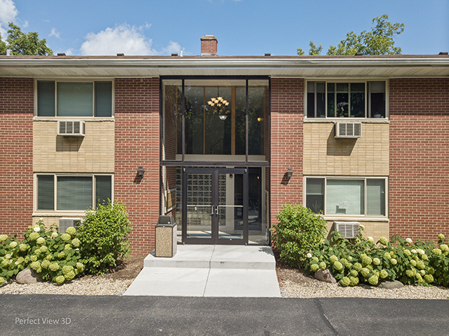 709 W Park Avenue #205, Libertyville, IL 60048