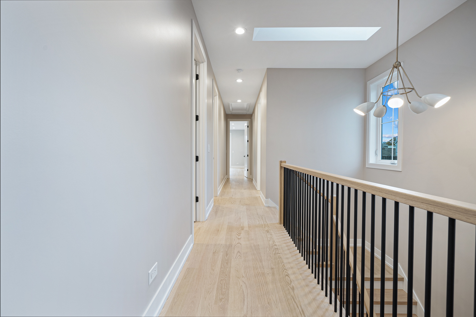 2218 W Oakdale Avenue, Chicago, IL 60618