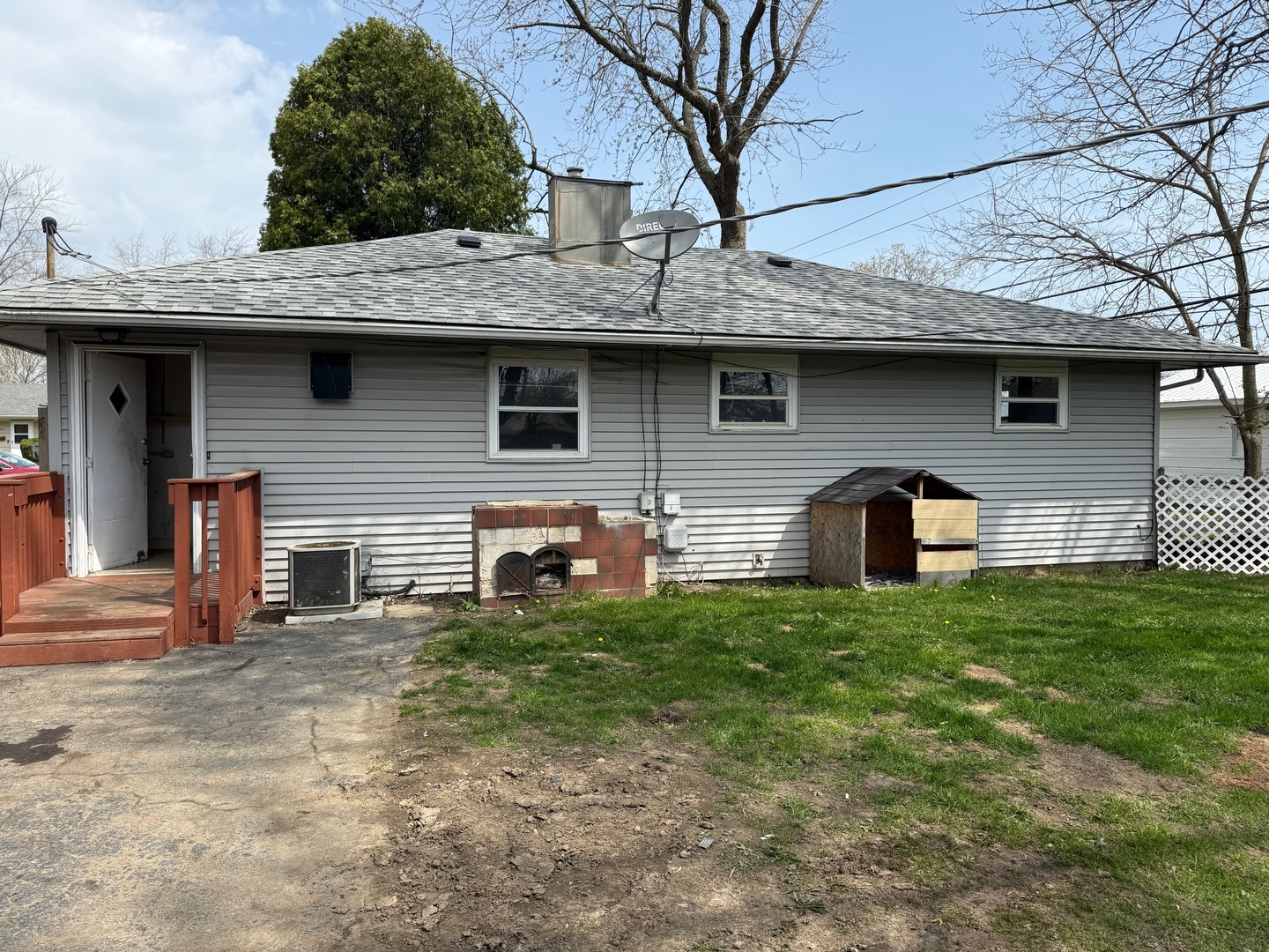 2009 W Grove Avenue, Waukegan, IL 60085
