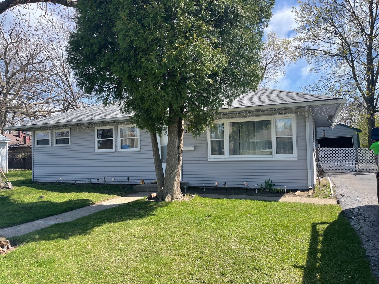 2009 W Grove Avenue, Waukegan, IL 60085