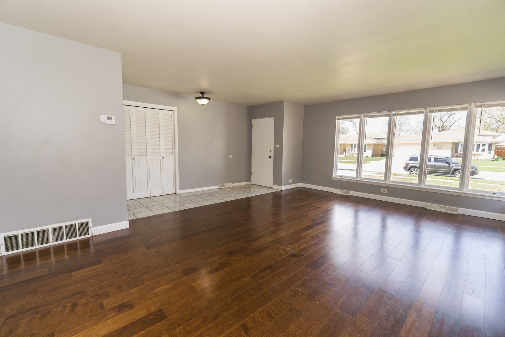 2913 Kensington Avenue, Westchester, IL 60154