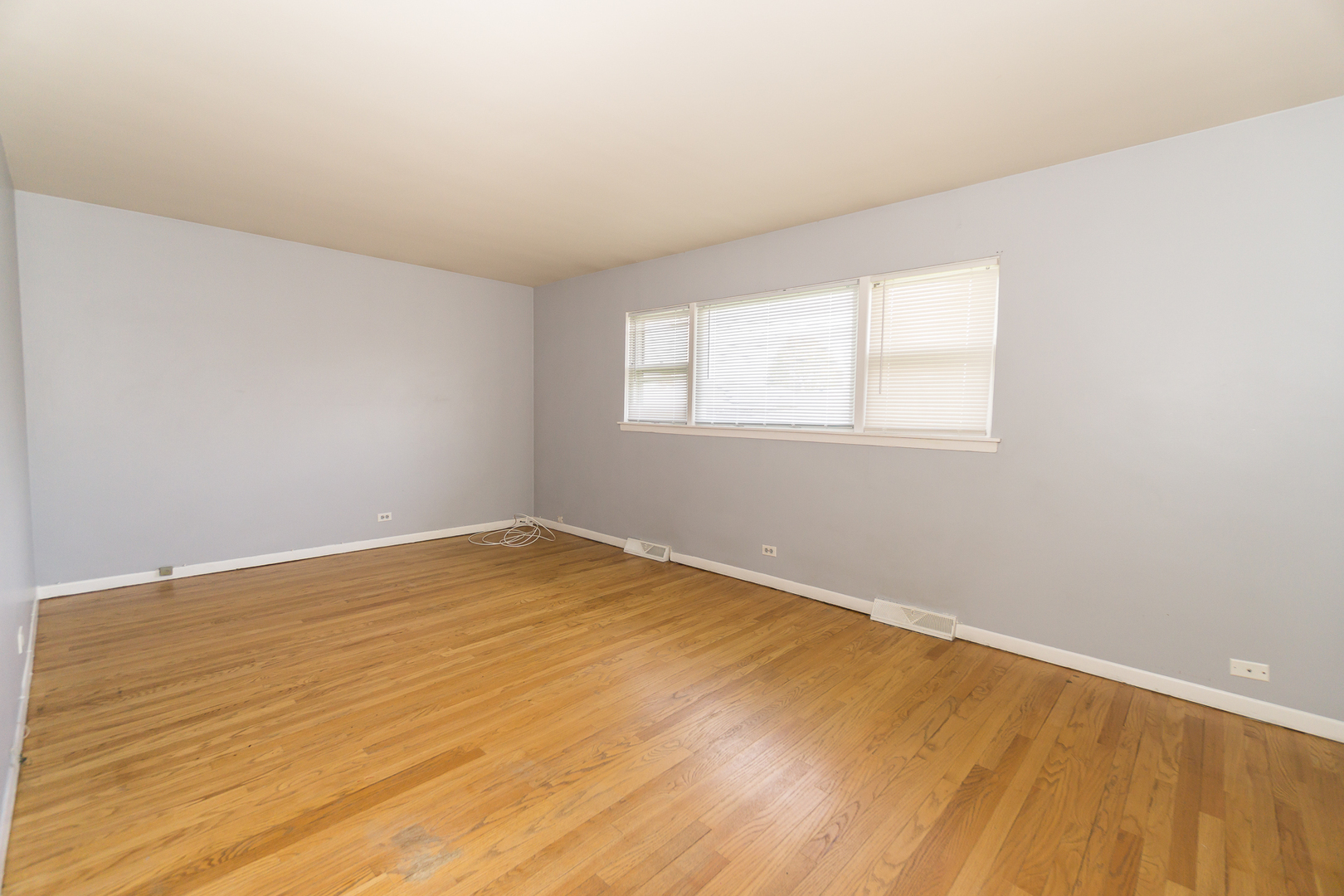 2913 Kensington Avenue, Westchester, IL 60154
