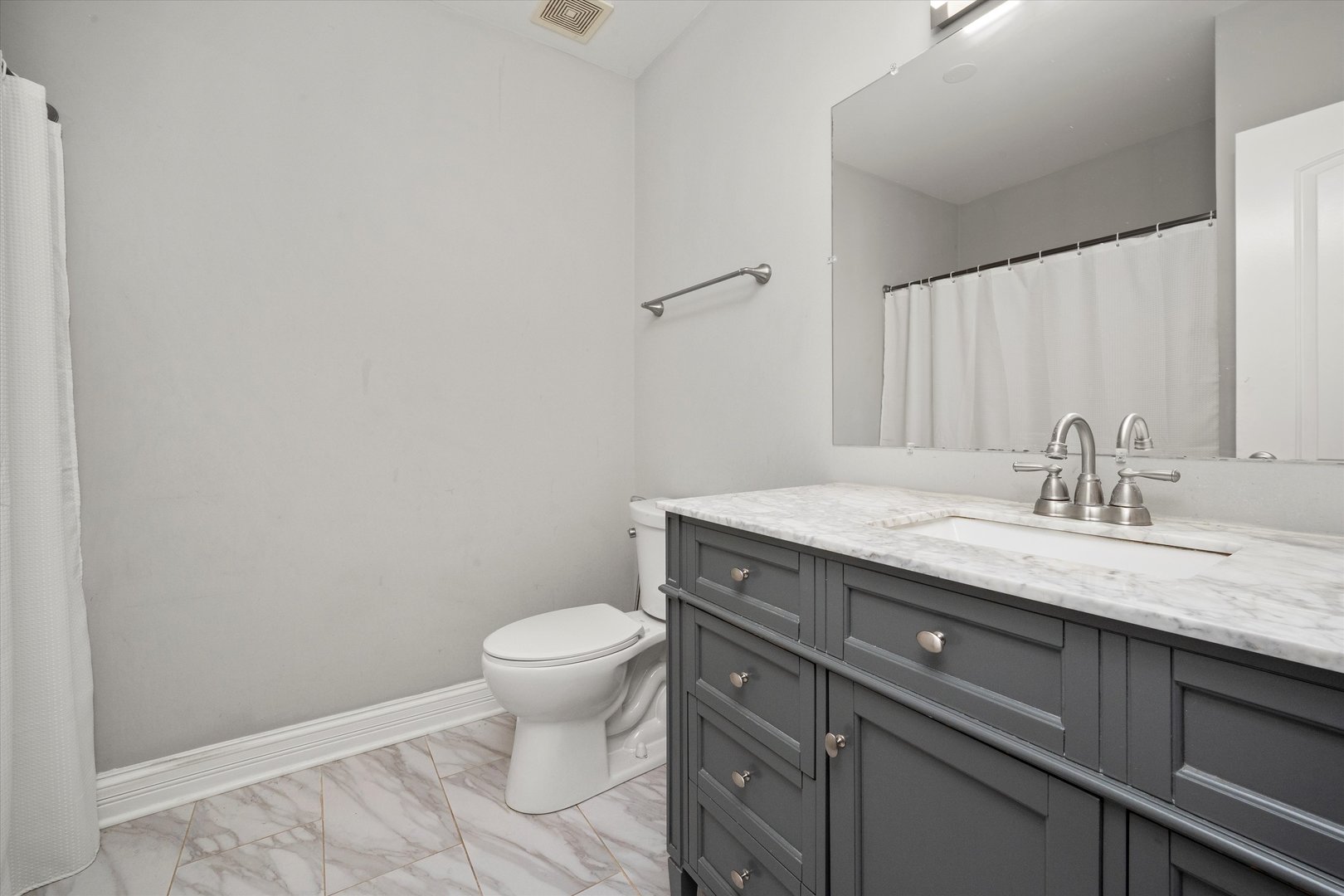 11001 Deblin Lane #307, Oak Lawn, IL 60453